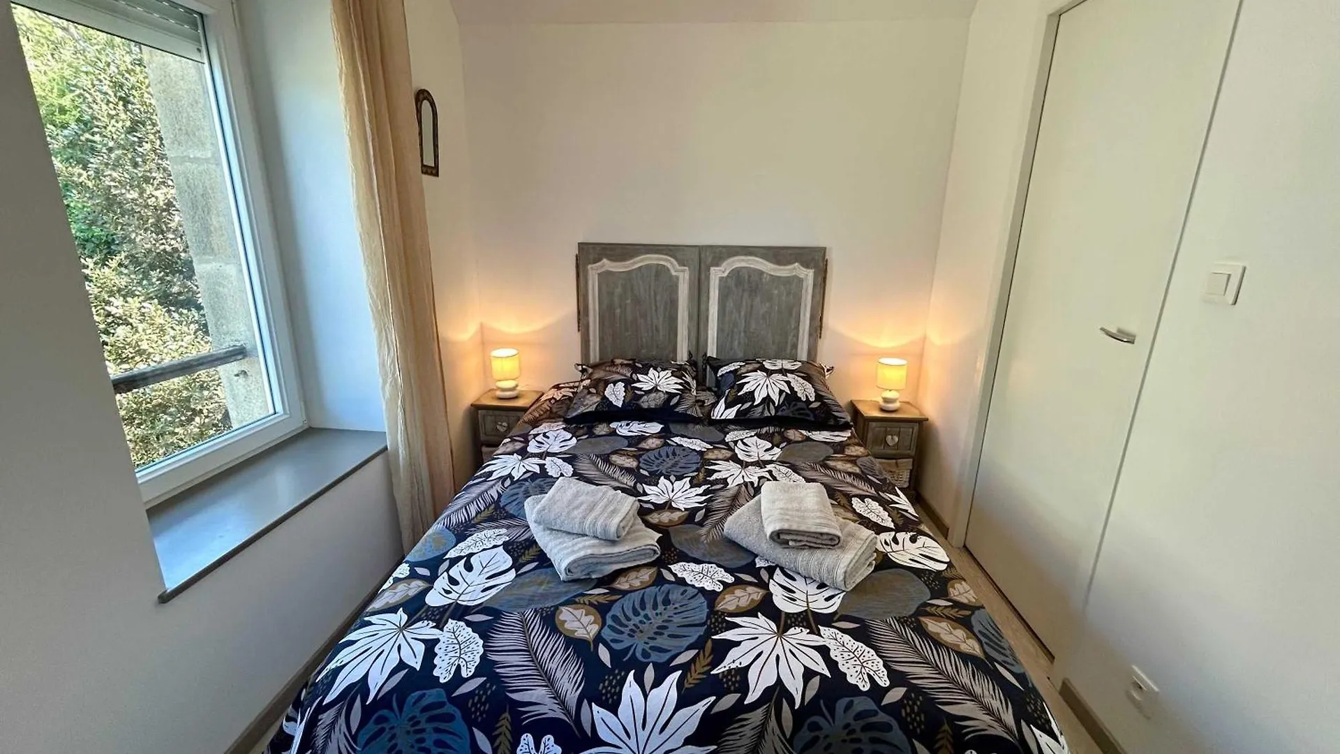 Charming Seaside Family Home - Sleeps 8 Saint-Michel-en-Grève 0*,  Franciaország