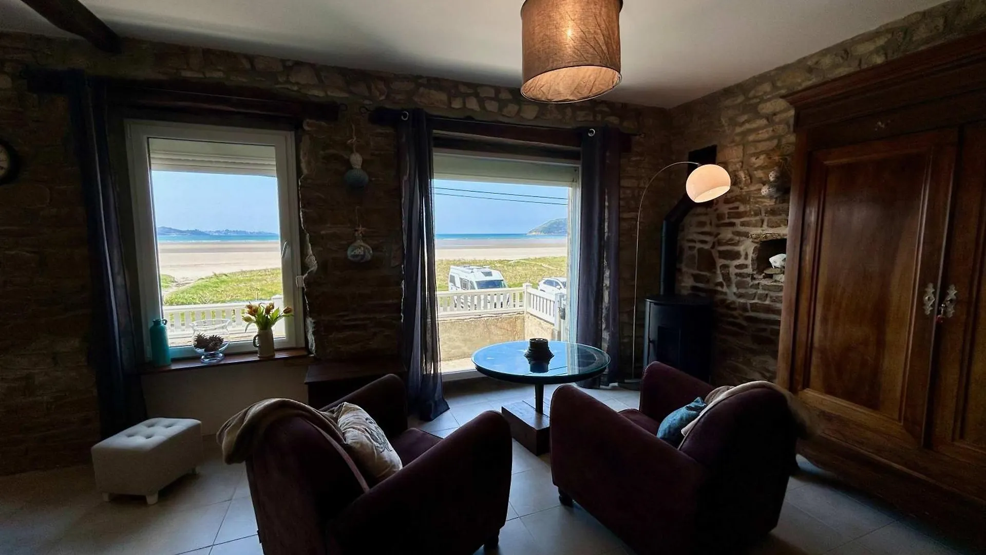 Charming Seaside Family Home - Sleeps 8 Saint-Michel-en-Grève 0*,